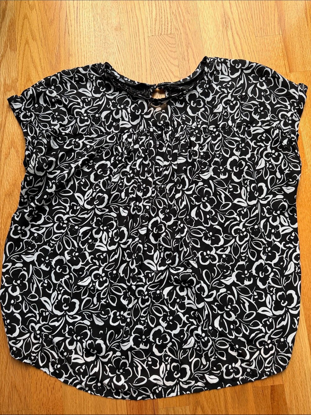 LOFT Black and White Floral Cap Sleeve Blouse